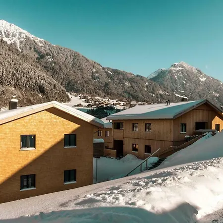 _nival_ _ Freistehendes Chalet Im